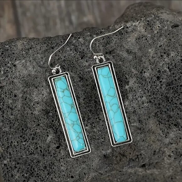 NEW Pair of vintage style BOHO earrings, dangle turquoise earrings, western - Picture 4 of 4